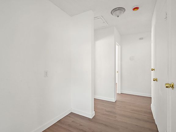 2nd image of 6612 Woodman Ave APT 4