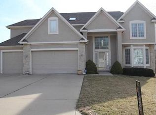 317 NE Oaks Ridge Dr, Lees Summit, MO 64064