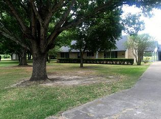111 N Tammye Ln, Madisonville, TX 77864