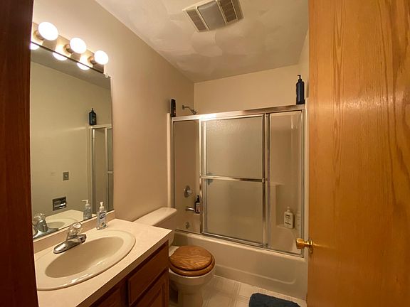 5th image of 33 Stebbins Dr #2