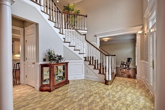 2nd image of 1013 Nottingham Ct