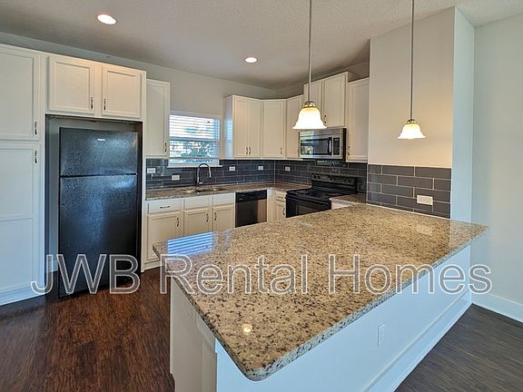 3rd image of 877 3rd Ave S