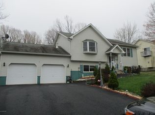 2118 Wild Laurel Dr, Long Pond, PA