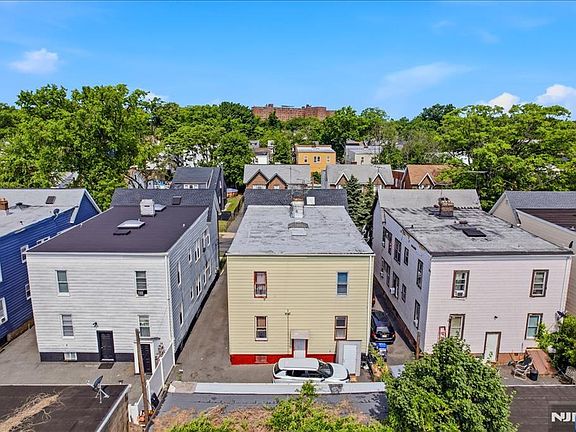 5th image of 202 Eastern Pkwy