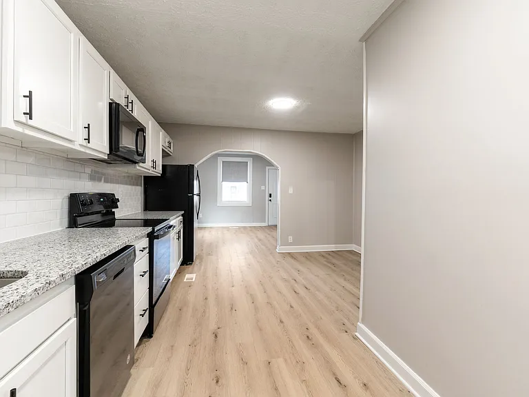 2045 Briarwood Ave — Photo 8