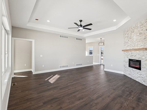 4th image of 248 Falcon Ct