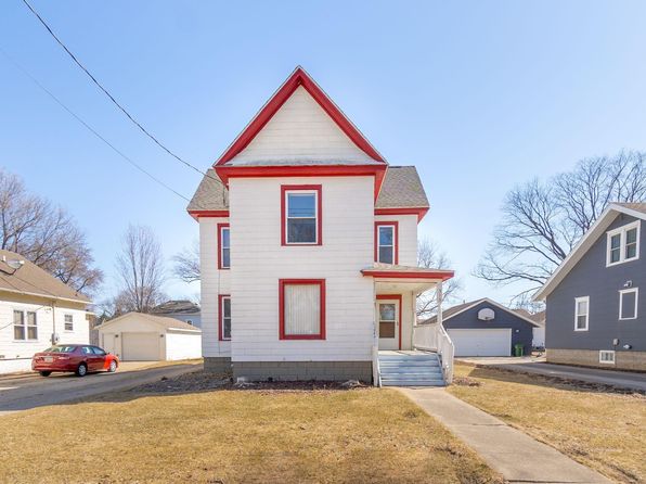 516 2nd St NW, Waverly, IA 50677