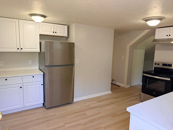 5th image of 6 Maple Ave #E