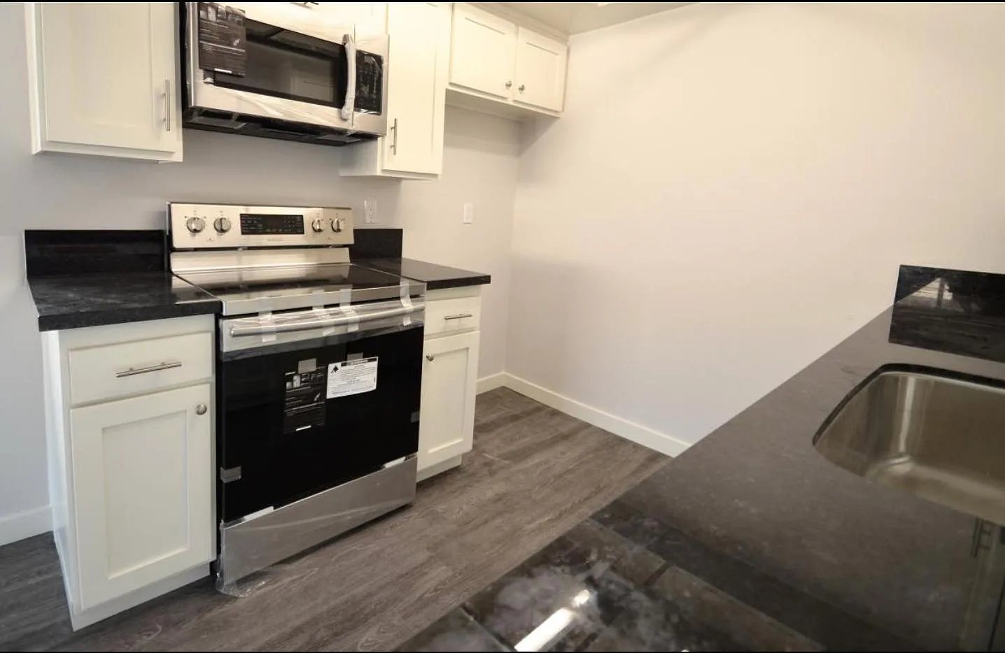 2519 Voorhees Ave — Photo 1