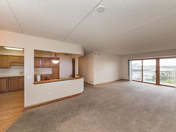 4th image of 5555 N Cumberland Ave Unit 802