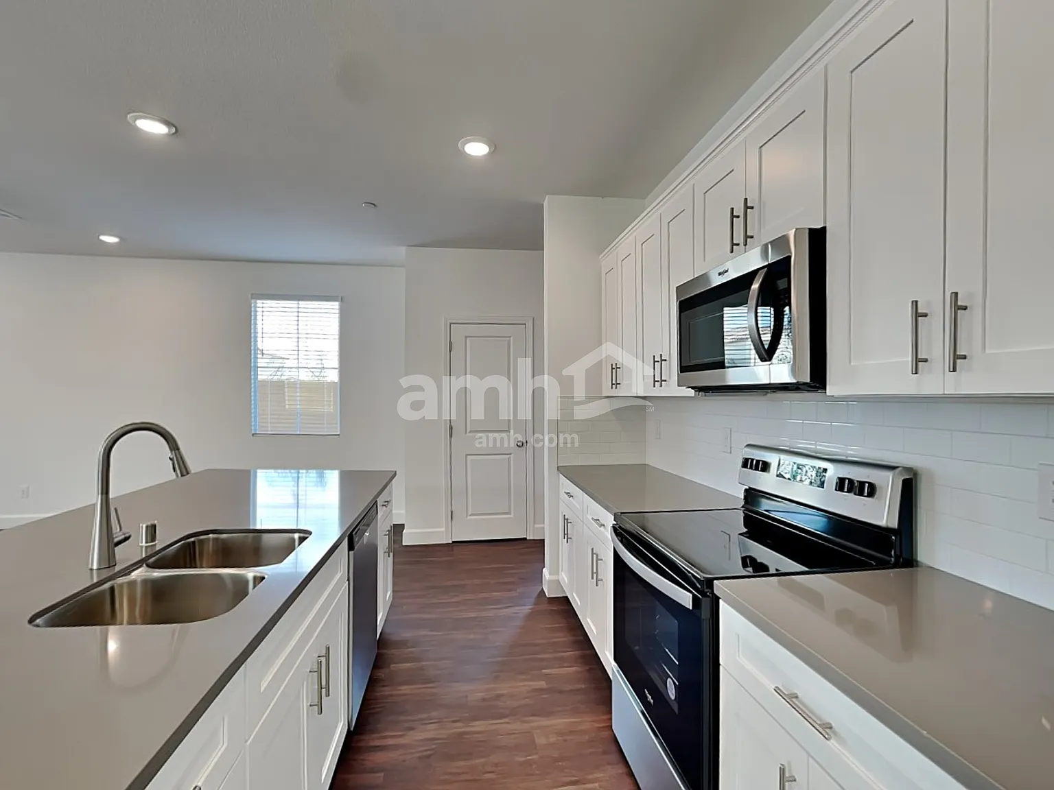 5 bed, 3.0 bath, 2396 sqft, $2,810 — Photo 3