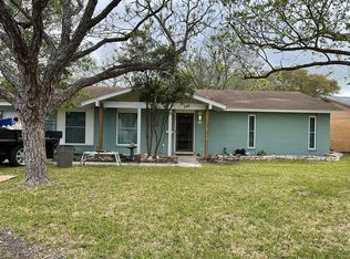 145 Cloverleaf Dr, Schertz, TX 78154