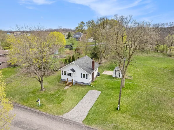 12 Lo Presto Ave, Hillsdale, MI 49242