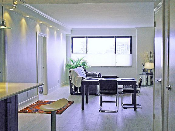 5th image of 1400 Hermann Dr Unit 3C