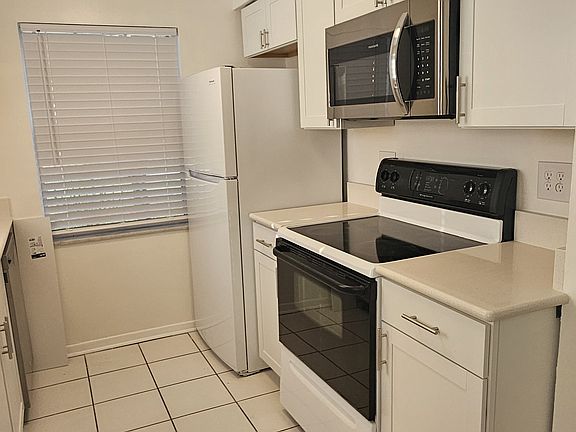 5th image of 1104 Mount Vernon St