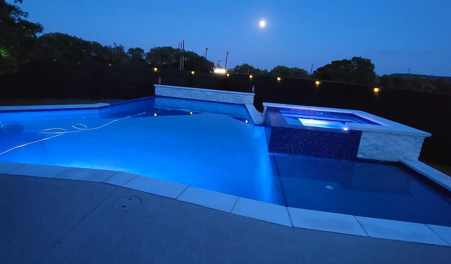 6 bed, 3586 sqft, $4,200 — Photo 2