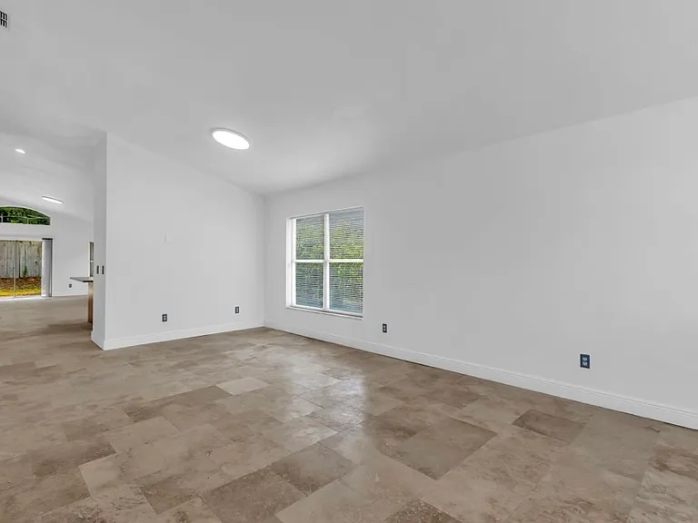 608 Bridge Creek Blvd — Photo 2