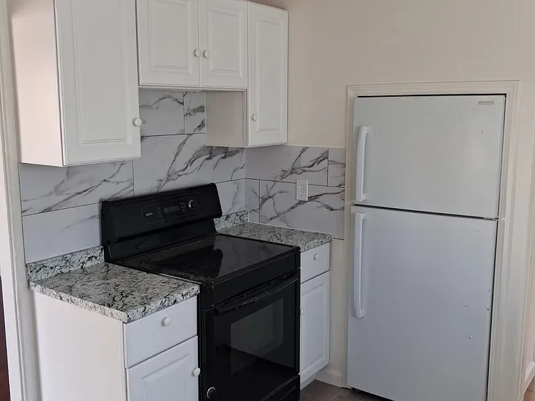 626 Emory St — Photo 8