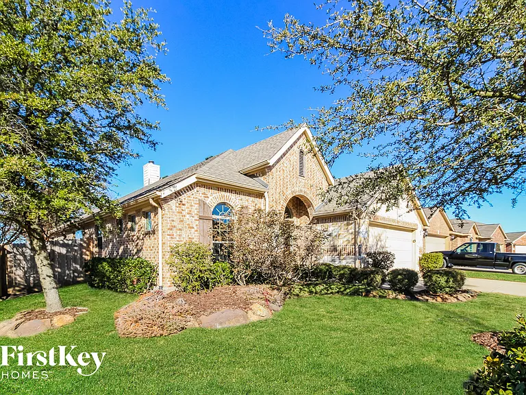206 Lavaca Dr — Photo 2