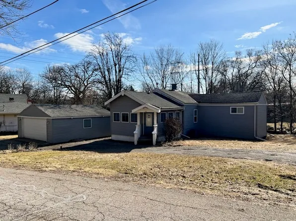 2011 Hillside Ter, Cary, IL 60013