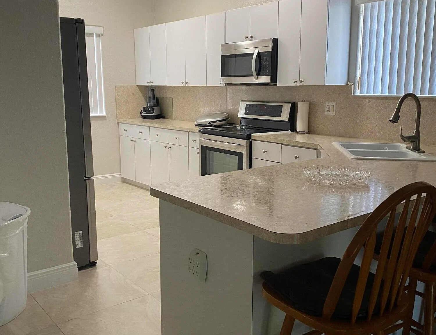 3 bed, 2.0 bath, 1632 sqft, $4,500 — Photo 4