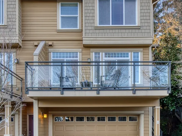 23300 SE Black Nugget Road #F6, Issaquah, WA 98029