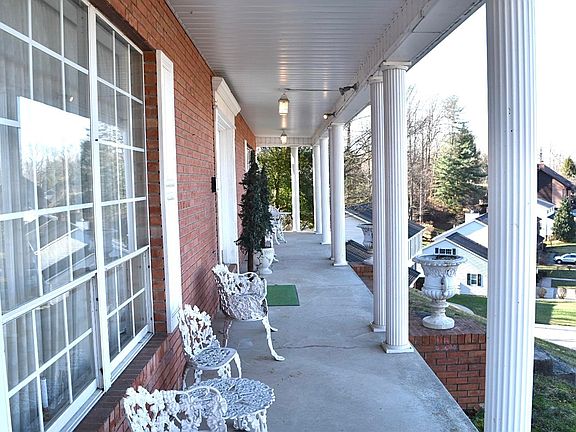 2nd image of 165 Stamford Park Dr