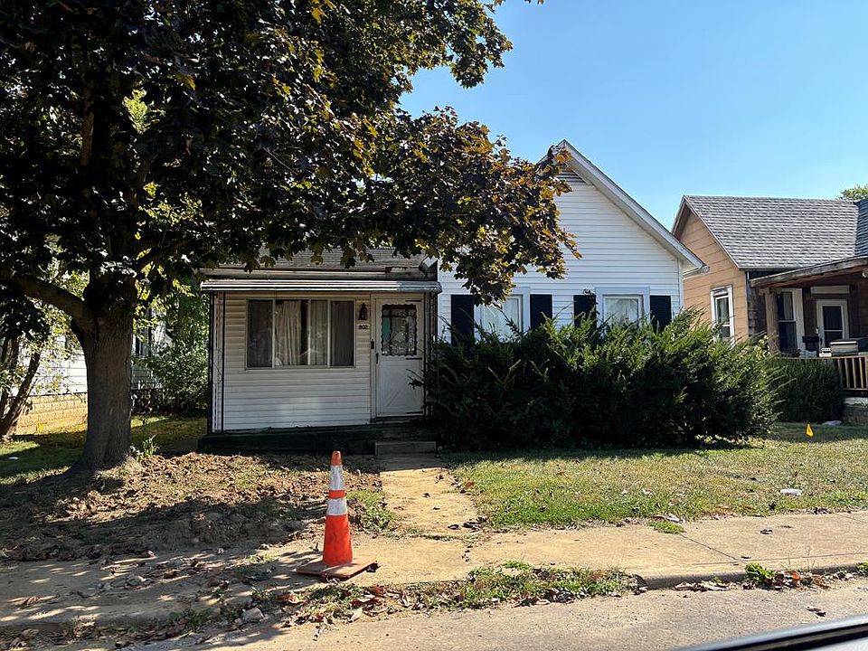 1st image of 802 E 4th St