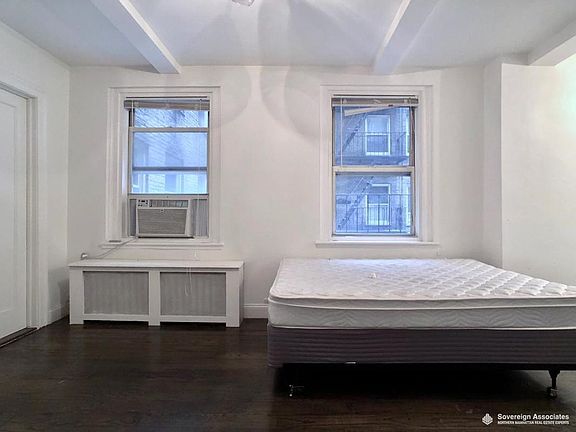 4th image of 315 E 43rd St #303
