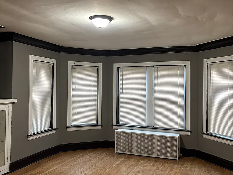 10921 S Vernon Ave — Photo 5