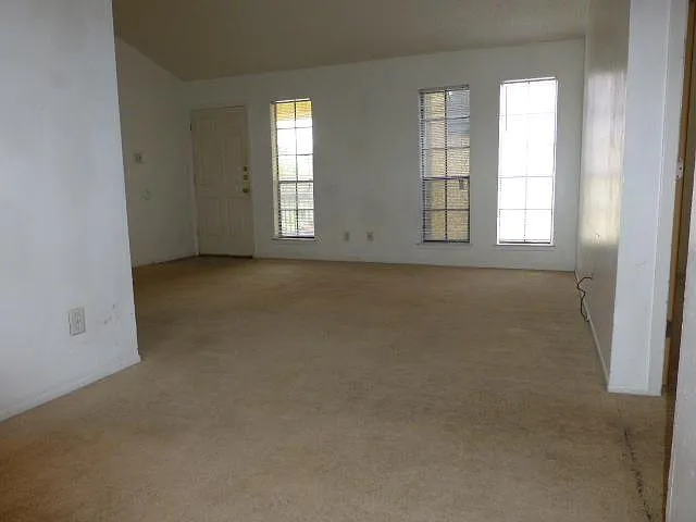 Building Photo - 2218 Capitan Dr