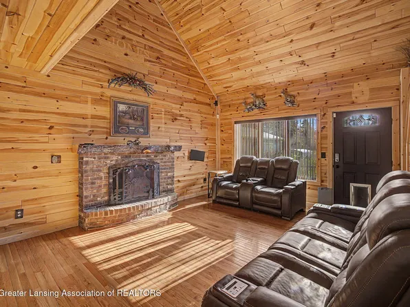 6485 Tucker Rd, Eaton Rapids, MI 48827