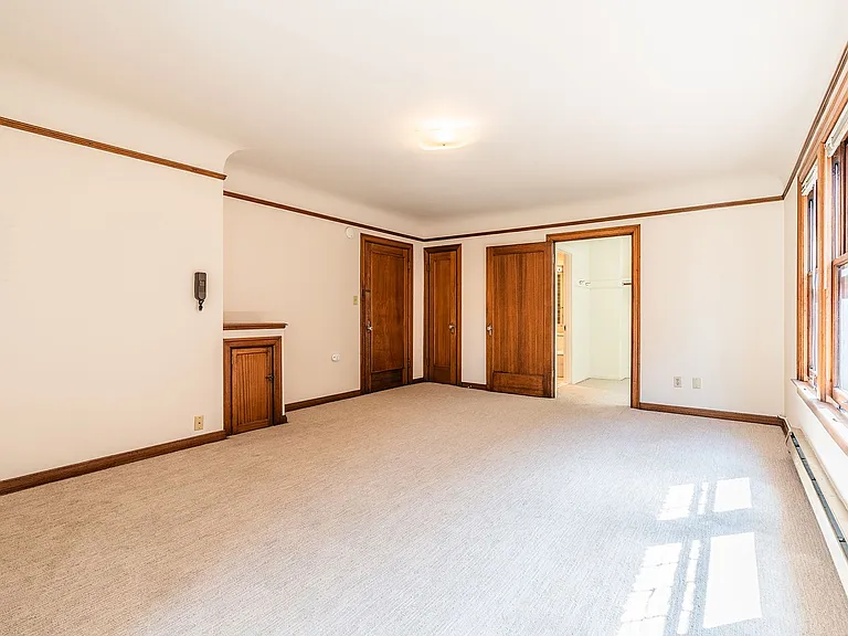 Leonard Apartments — Photo 11