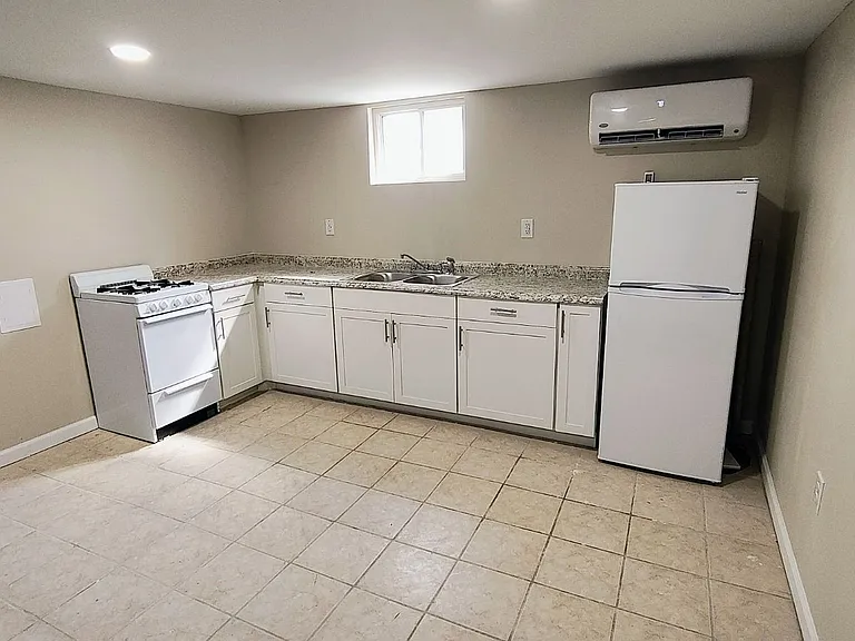 114 Huntington Blvd NE #1 — Photo 4