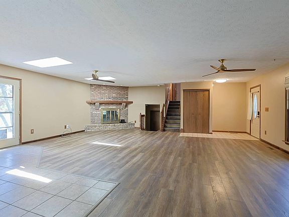 5th image of 8822 Valley Circle Dr