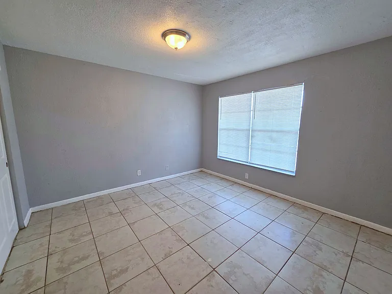 1441 NW 22nd St #20 — Photo 7