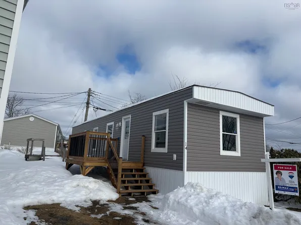 14 Florence Ave, Dartmouth, NS B2Y 2A5