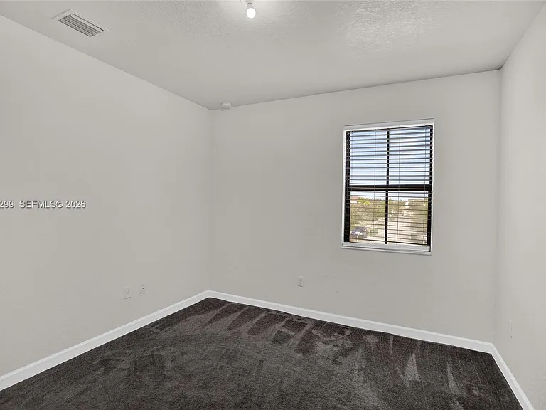 2502 NE 1st St — Photo 20
