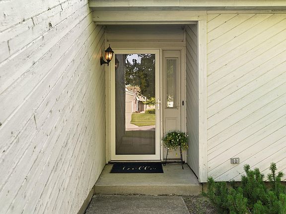 3rd image of 3824 Finchley Ct