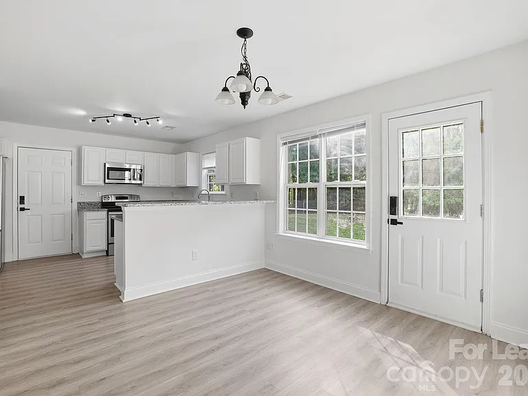 512 Bearbrook Ln — Photo 9