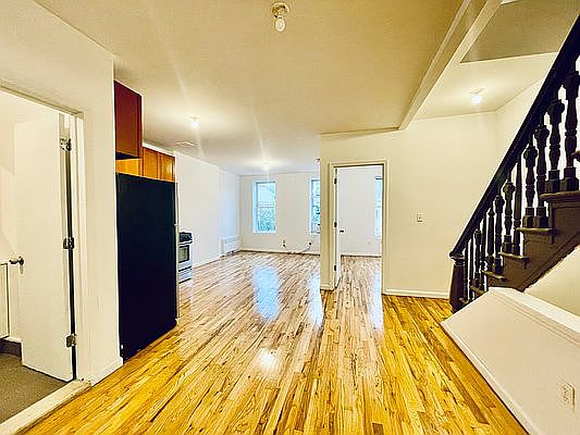 5th image of 190 Hart St #1
