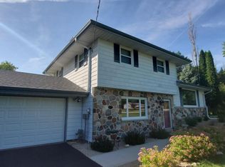 6430 Congress Dr, West Bend, WI 53095