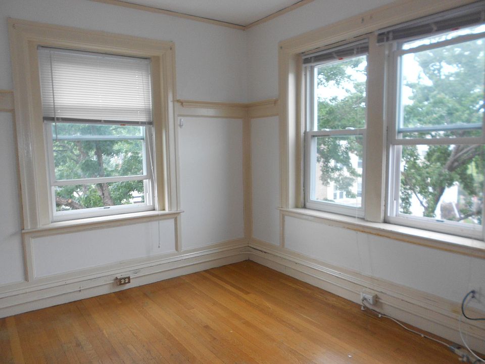 2nd image of 98 Saint Marys St #8