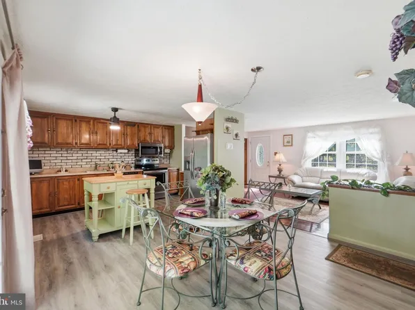 1034 Saint Pauls Dr, Waldorf, MD 20602