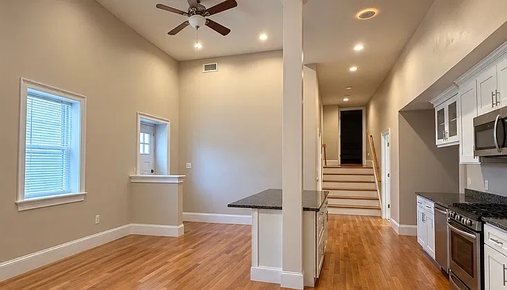 3 bed, 1000 sqft, $4,700 — Photo 3