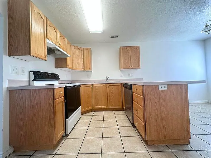 2 bed, 1.5 bath, 1100 sqft, $1,100 — Photo 4