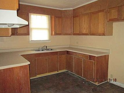 5th image of 302 Saint John St