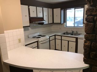 848 S Devonshire Dr, Springfield, MO 65802