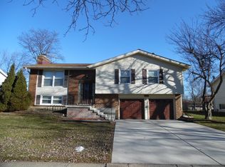 225 S Salem Dr, Schaumburg, IL 60193