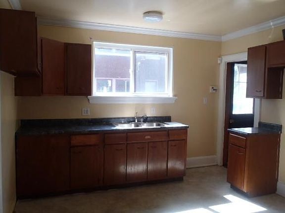 5th image of 1565 Elizabeth Pl